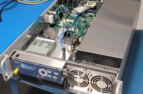 Ecreso FM 2kW AiO Series transmitter _ top open Ecreso FM 2kW AiO Series transmitter _ top open