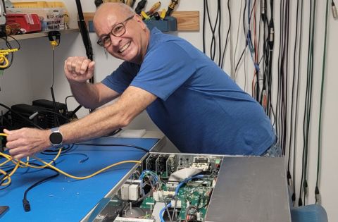 WorldCast Support_Julian Gomez in Miami office WorldCast Support_Julian Gomez